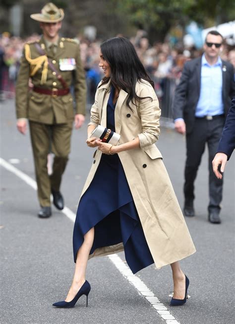 megan with her gucci jacket and gucci bag|meghan markle bag.